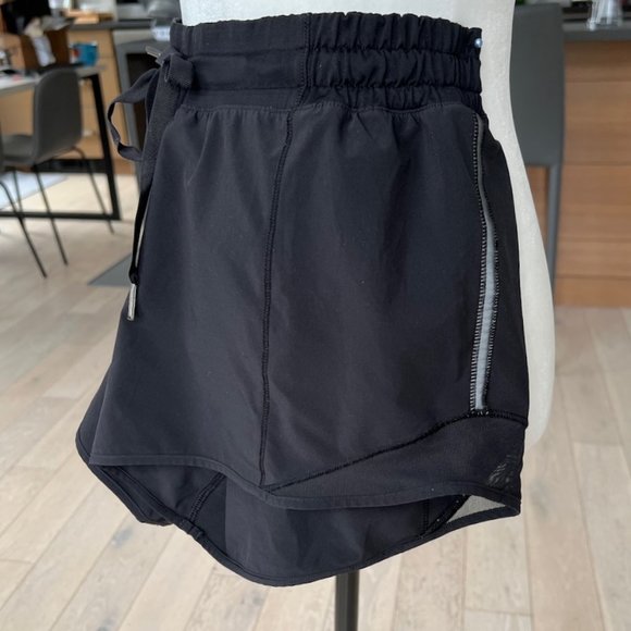 Lululemon | Lined Side Reflective Running Shorts | Size 6 | Black - Picture 8 of 9
